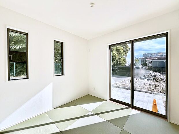 【和室】リビングと隣り合っている和室。ほっと一息できる和の空間も忘れずに。