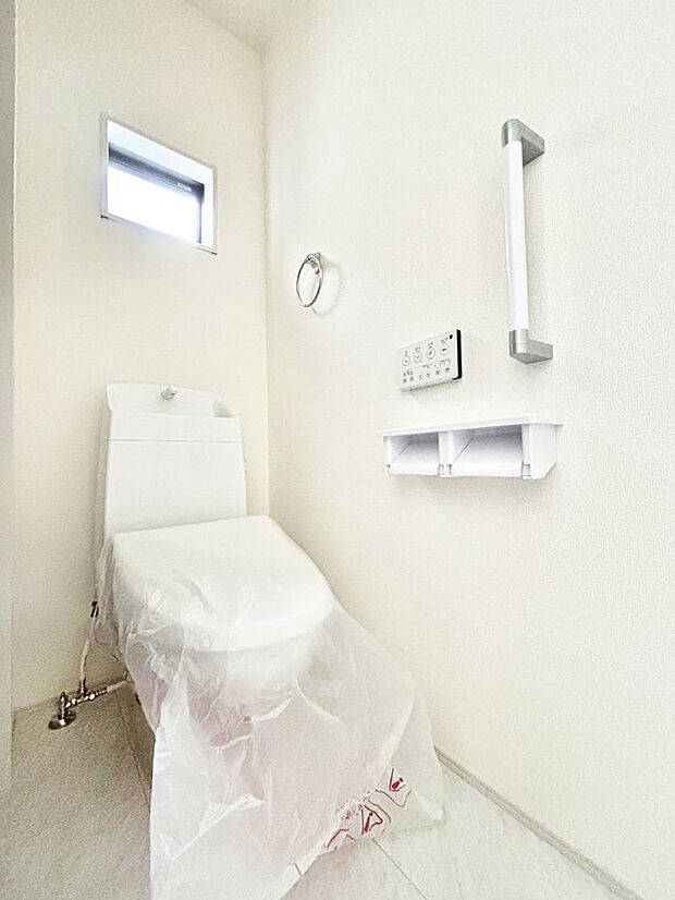 【トイレ】トイレは1階と2階それぞれに配置されていてとても便利です。