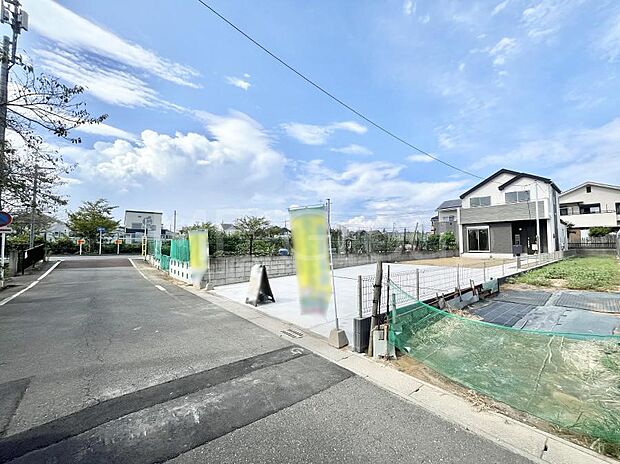 【前面道路含む現地写真】堂々完成！！ ここから始まる新生活を応援いたします！ 