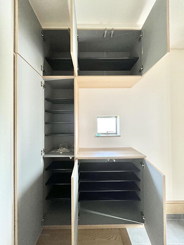 【シューズボックス】たっぷり収納できるシューズボックス。