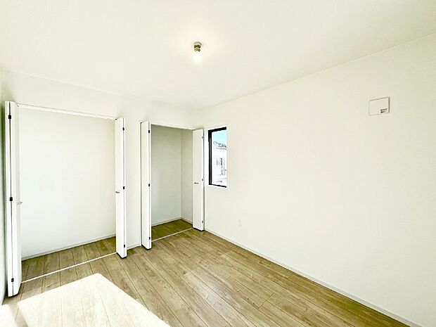 【寝室】収納が充実しているので居住スペースを広々使えます