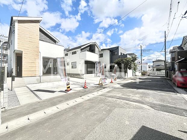 【前面道路含む現地写真】堂々完成！！ ここから始まる新生活を応援いたします！ 