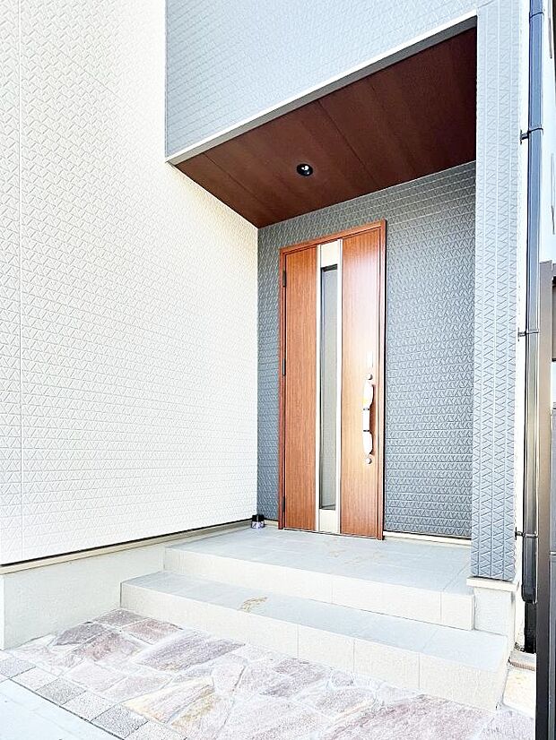 【玄関】大切な家族、来客を出迎える玄関。