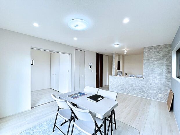 【ダイニング】家族が自然と集まる憩いのスペースになりそう