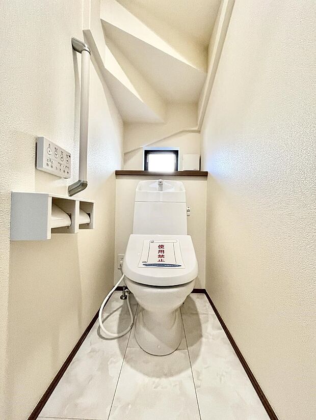 【トイレ】トイレは1階と2階それぞれに配置されていてとても便利です。