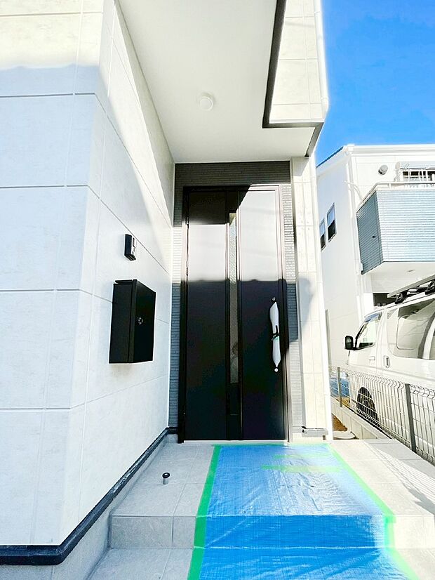 【玄関】大切な家族、来客を出迎える玄関。