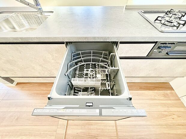 【食洗機】面倒なお片づけは食洗機にお任せ！家事の負担が減って、時間にも気持ちにもゆとりができます。