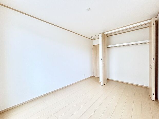 【寝室】収納も充実しています!どんなお部屋にするか考えるのが楽しみですね。