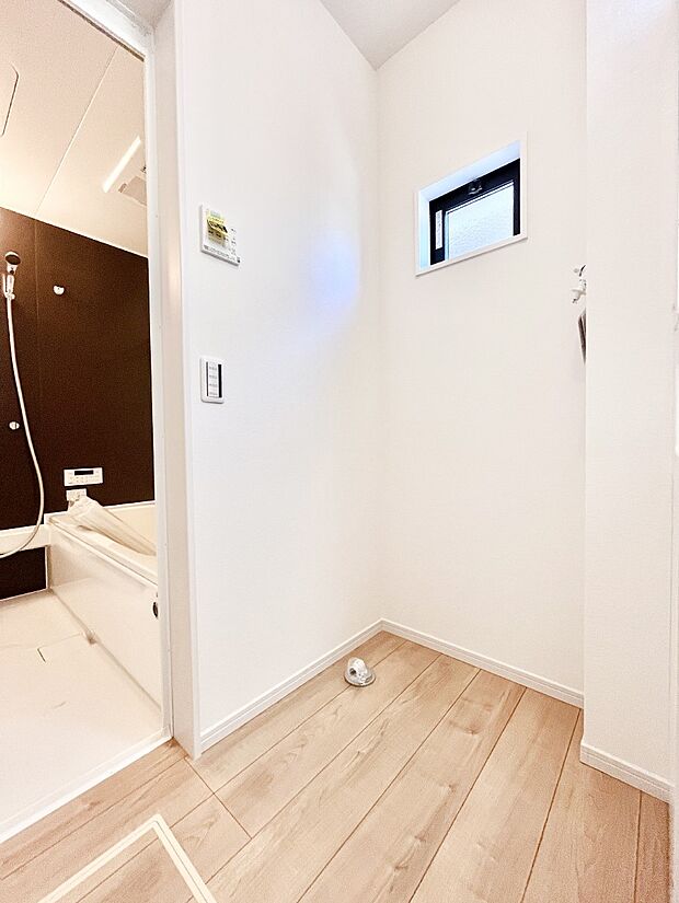 【ランドリースペース】広々とゆとりのあるランドリースペース。