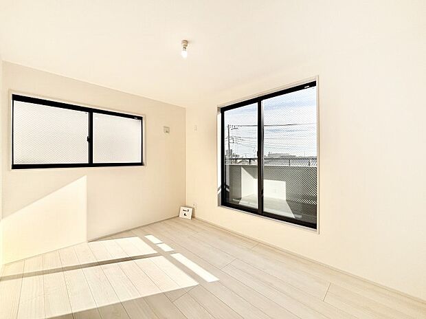 【洋室】バルコニーが開放感をプラスしてくれる洋室