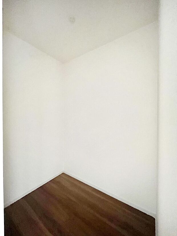 【ウォークインクローゼット】ウォークインクローゼットの活用で生活空間スッキリ