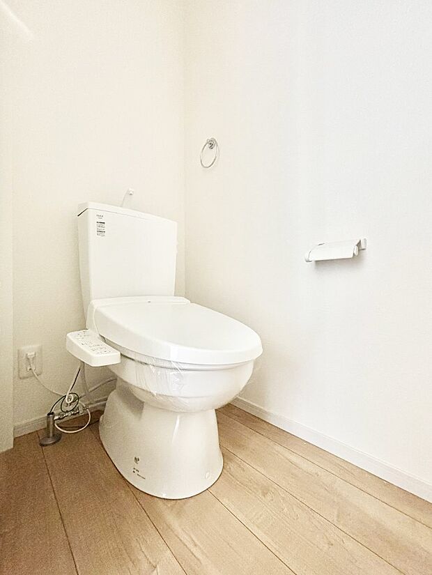 【トイレ】トイレは温水洗浄機能付き