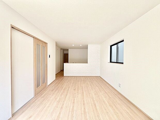 【ダイニング】シンプルなデザインなのでインテリアを考えるのも楽しみですね!