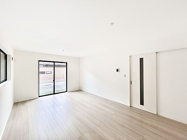 【リビングダイニング】家族団らんの時間も増えそうなくつろぎのリビングダイニング。