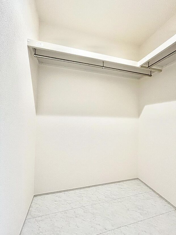 【ウォークインクローゼット】ウォークインクローゼットの活用で生活空間スッキリ