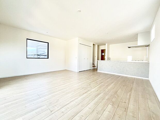 【ダイニング】リビング階段、毎日大切な家族とコミュニケーションがとれる家族思いの間取り