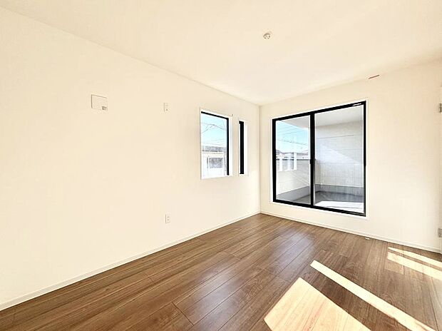 【洋室】バルコニーが開放感をプラスしてくれる洋室