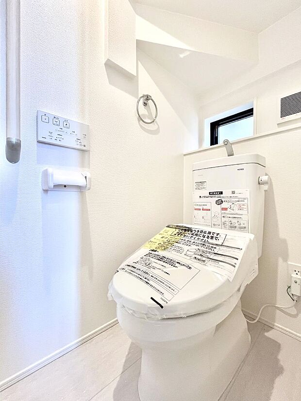 【トイレ】トイレは1階と2階それぞれに配置されていてとても便利です。