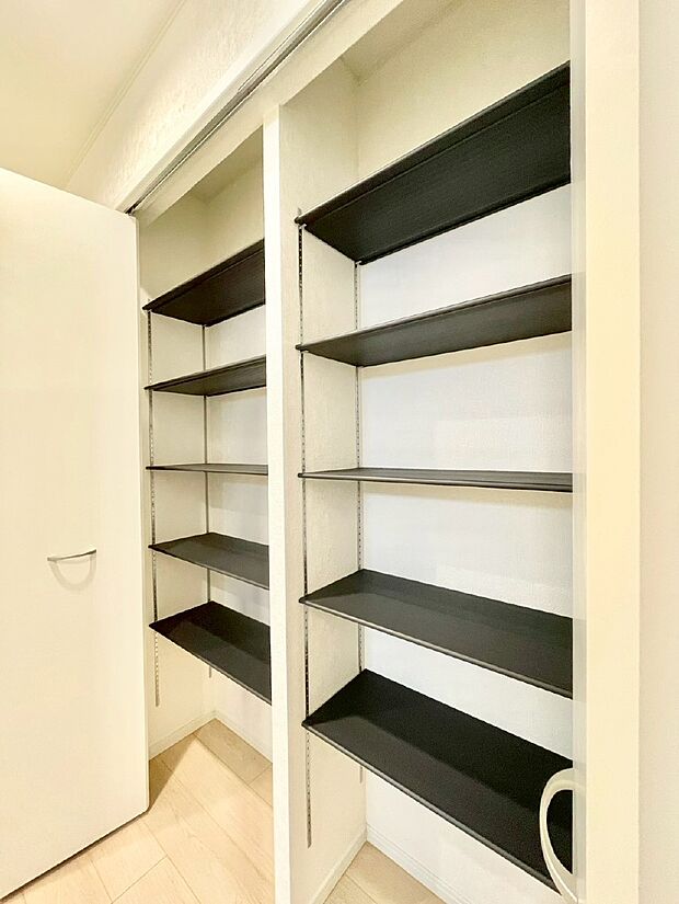 【シューズボックス】玄関をスッキリ・清潔に見せる豊富な収納スペースです。