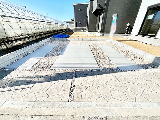 【駐車場】目の前が駐車場だと雨の日も大量にお買い物をした時も便利ですね