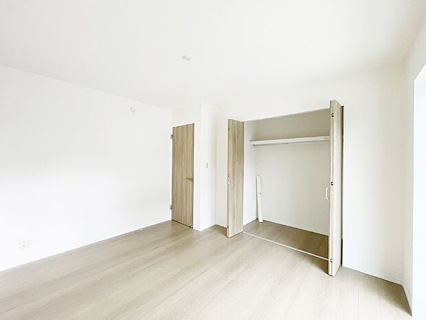 【寝室】収納が充実しているので居住スペースを広々使えます