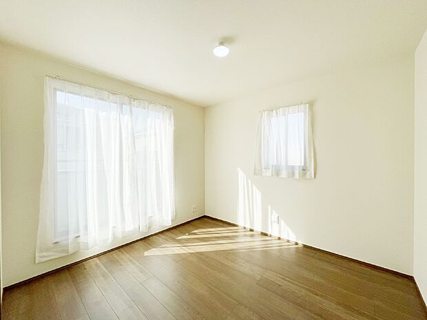 【洋室】バルコニーが開放感をプラスしてくれる洋室