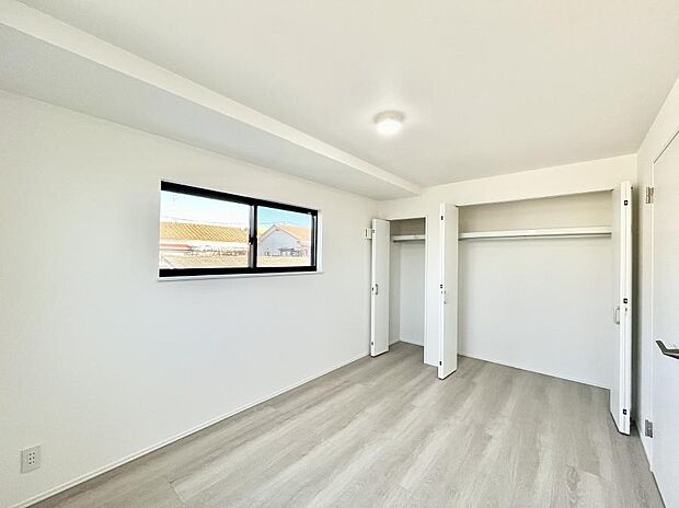 【子供部屋】お子さまのお部屋としても!衣類の整理整頓に便利なクローゼット付きの洋室!