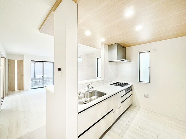 【ダイニングキッチン】カウンター越しにお話しをしながら毎日のお料理をもっと楽しく