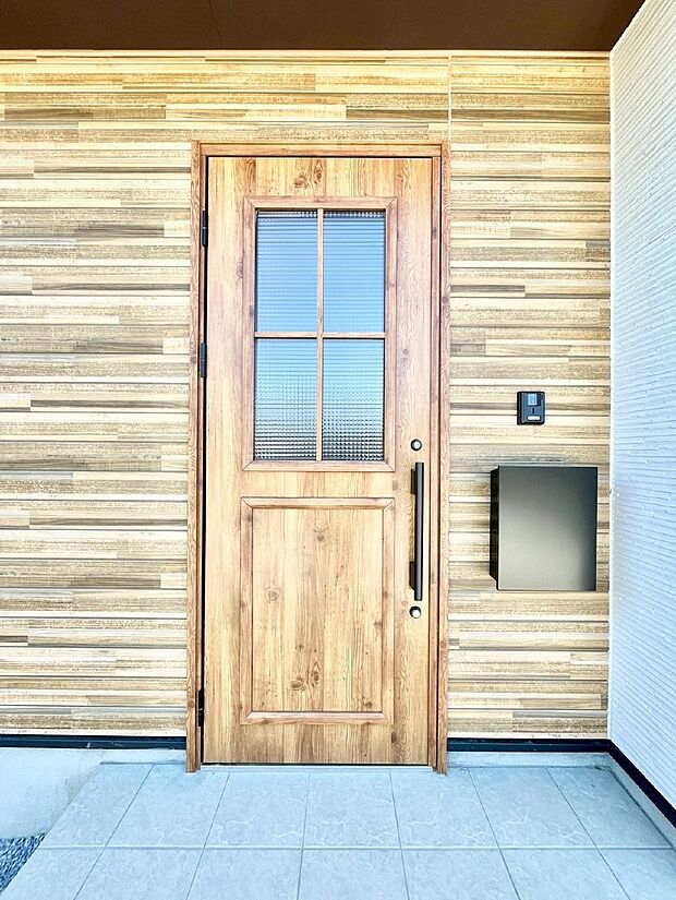 【玄関】大切な家族、来客を出迎える玄関。