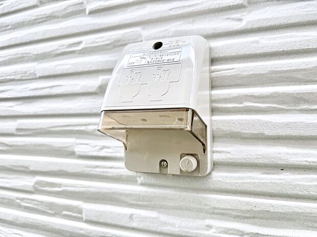 【その他現地】お掃除などに便利な外コンセント