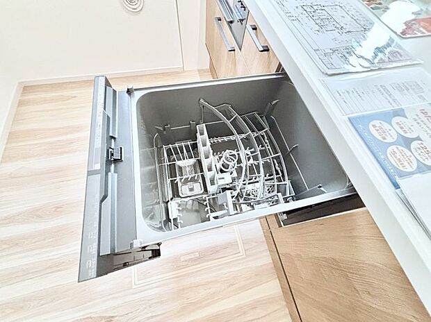 【食洗機】面倒なお片づけは食洗機にお任せ！家事の負担が減って、時間にも気持ちにもゆとりができます。