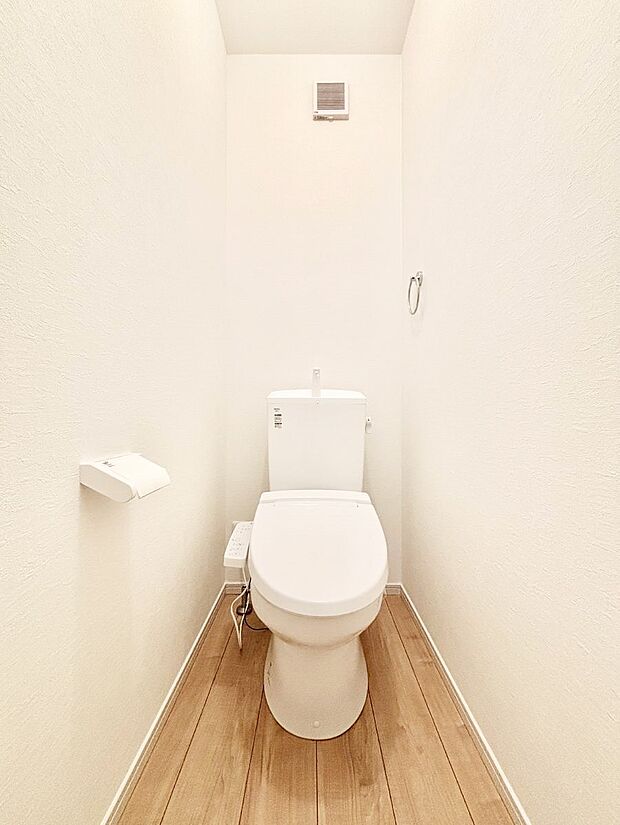 【トイレ】トイレは温水洗浄機能付き