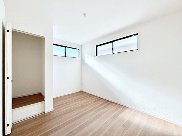 【寝室】収納が充実しているので居住スペースを広々使えます