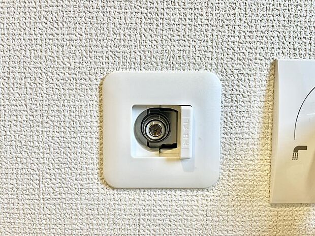 【ガスコンセント】ガスコンセントがあれば足元からすぐに温まるガスファンヒーターを設置できます！  