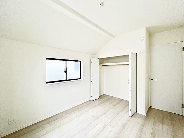 【寝室】収納が充実しているので居住スペースを広々使えます