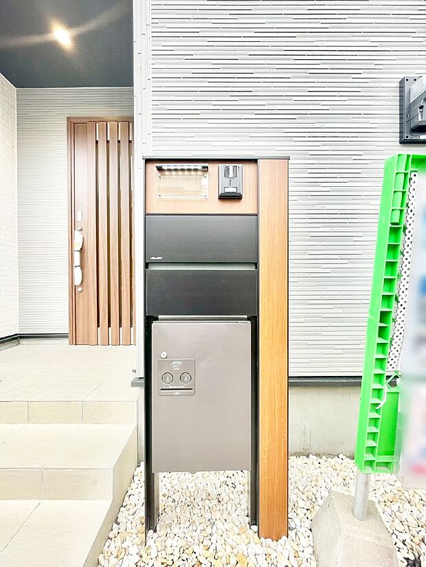 【その他現地】表札・インターホン・ポストをひとつに集約