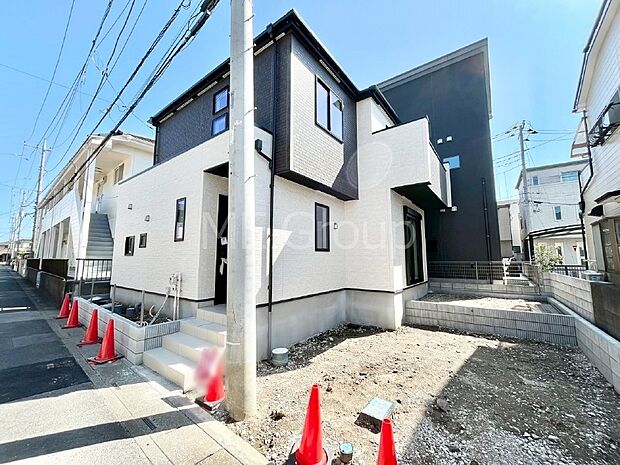 【現地外観写真】たっぷりの陽光と心地よい風が舞い込む住まい 