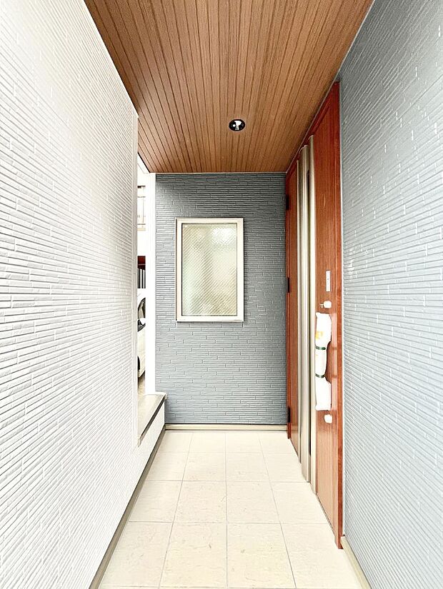 【玄関】大切な家族、来客を出迎える玄関。