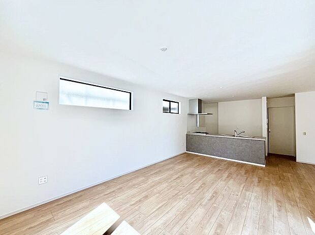 【リビングダイニング】落ち着いた雰囲気のLDKは家族みんなの快適空間