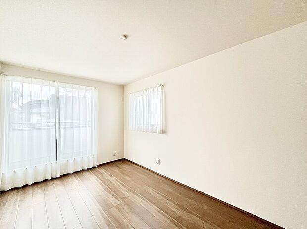 【洋室】バルコニーが開放感をプラスしてくれる洋室