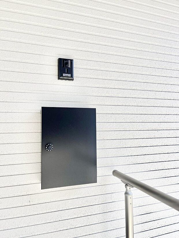 【その他現地】シンプルなデザインのポスト