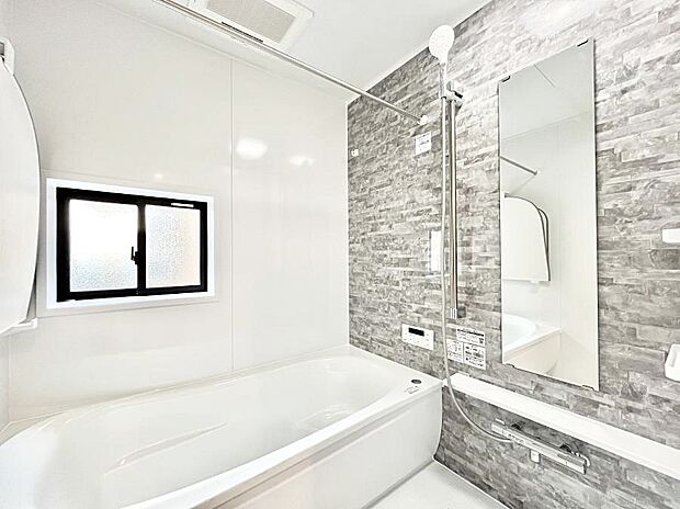 【浴室】落ち着いた雰囲気でゆっくりお寛ぎいただけるバスルーム