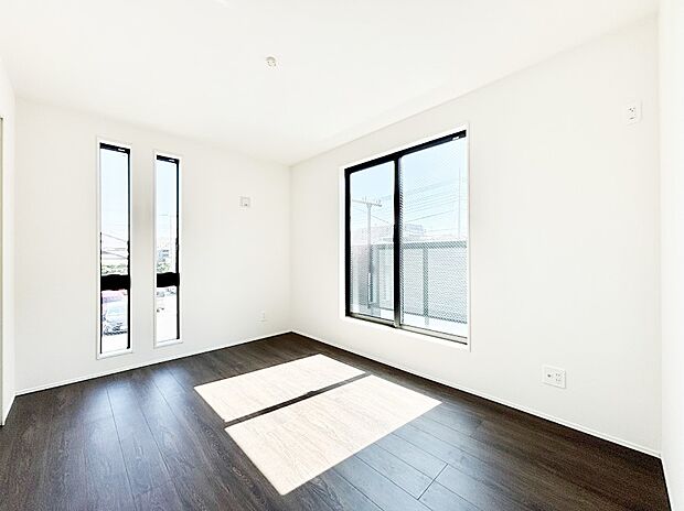 【洋室】バルコニーが開放感をプラスしてくれる洋室