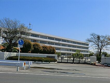 三郷市立前間小学校 650m(9分)