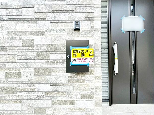 【その他現地】シンプルデザインのポスト。