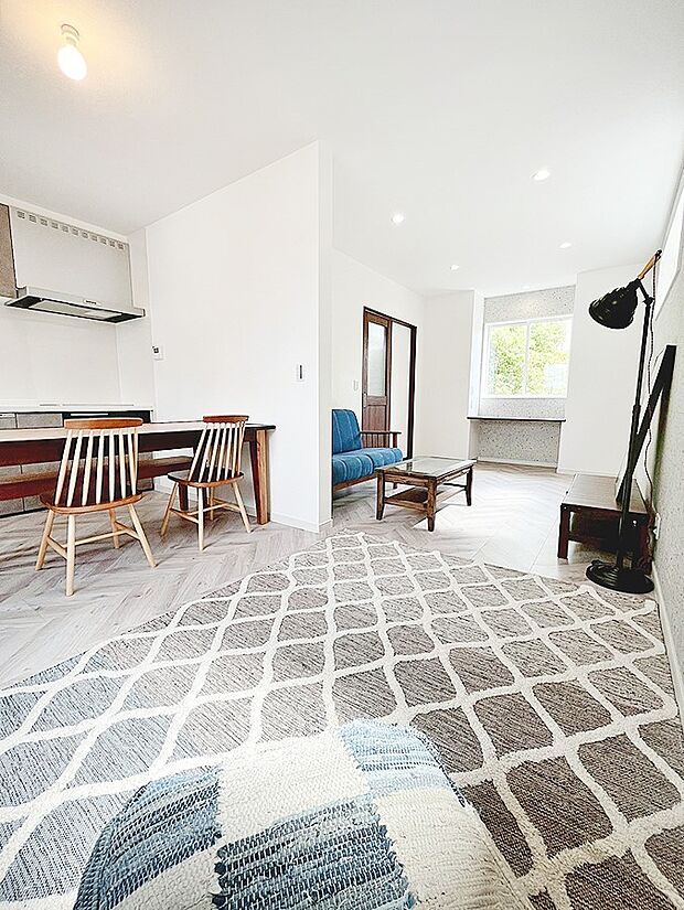 【リビングダイニング】家族団らんの時間も増えそうなくつろぎのリビングダイニング。 