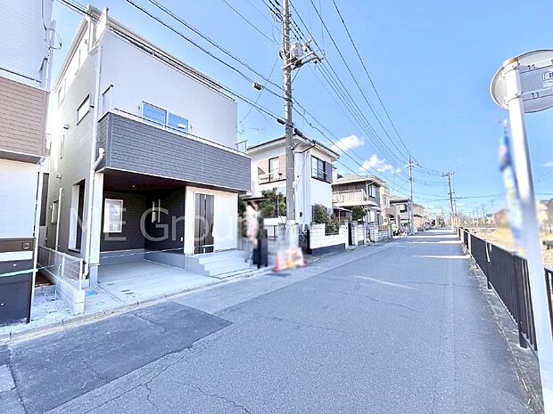 【前面道路含む現地写真】前面道路はきちんと整備されています  