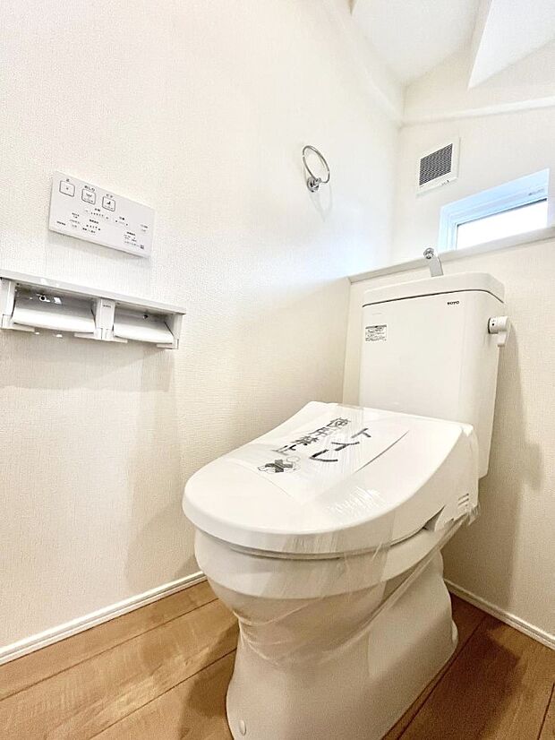 【トイレ】トイレは1階と2階それぞれに配置されていてとても便利です。