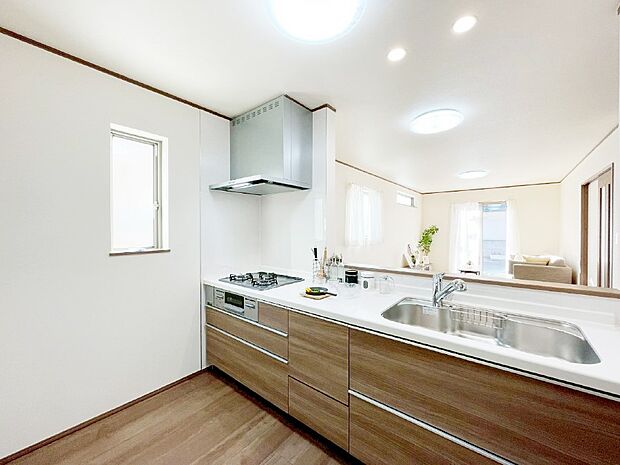 【ダイニングキッチン】料理をしながらご家族との会話を楽しめる対面カウンターキッチン