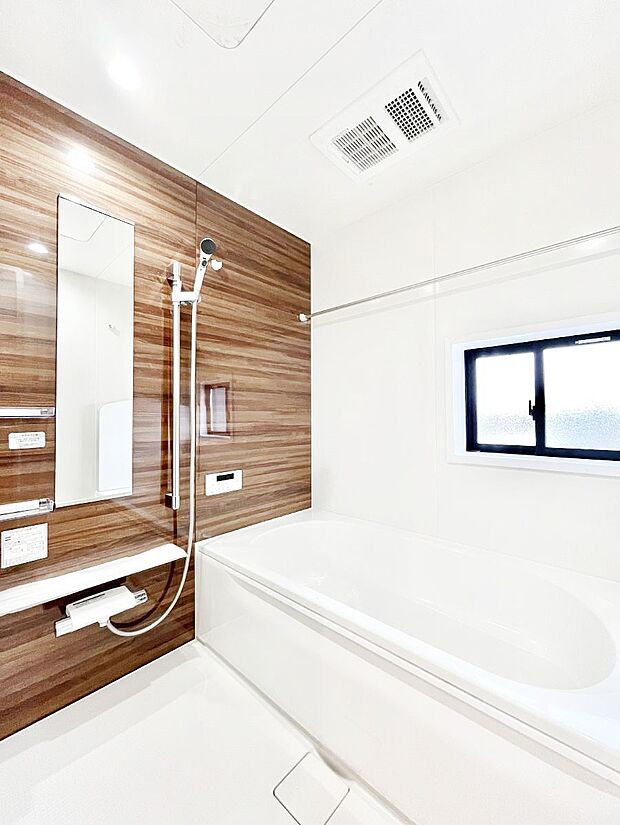 【浴室】浴室乾燥機付きのバスルームでいつでも快適なバスタイムが楽しめます！